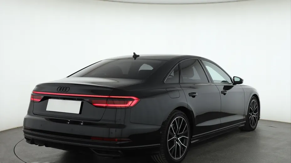 Audi A8 -