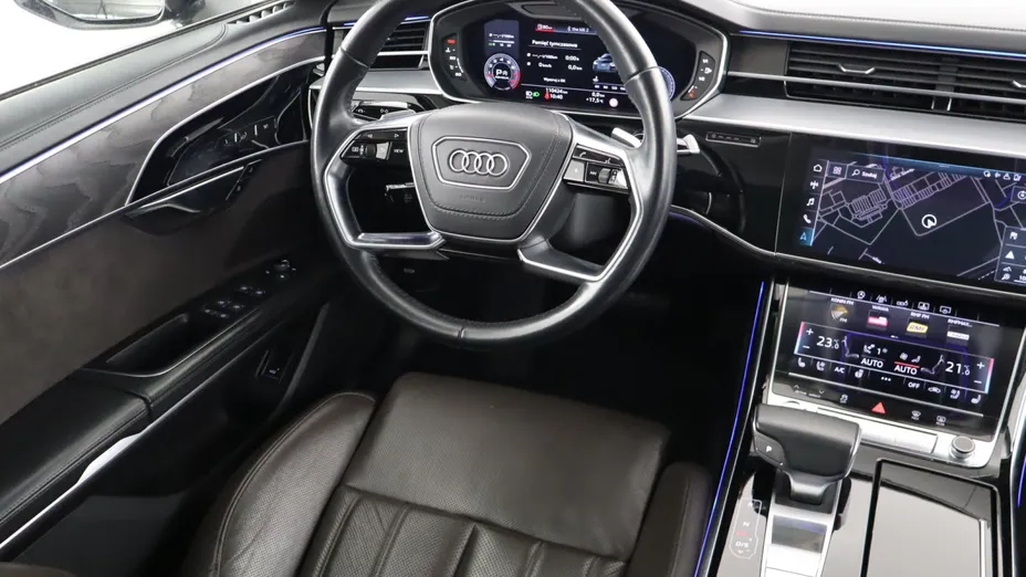 Audi A8 -