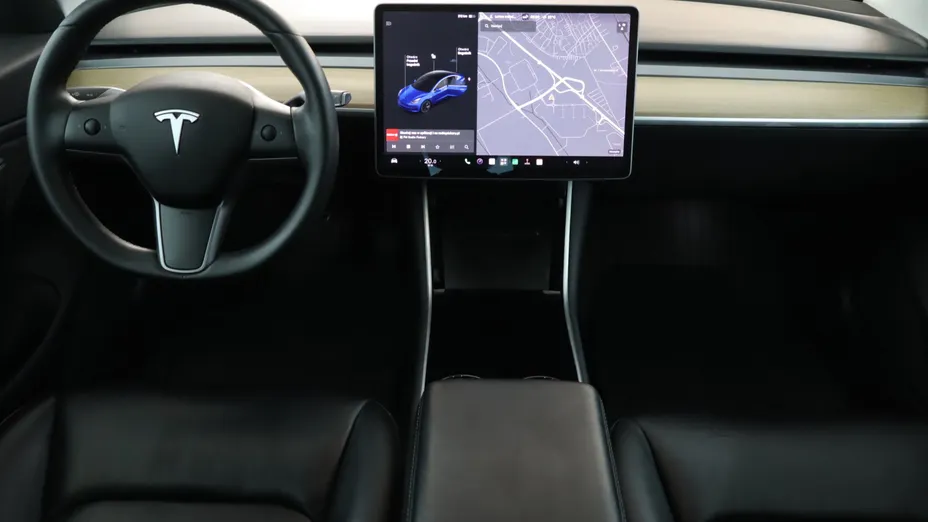Tesla Model 3 -