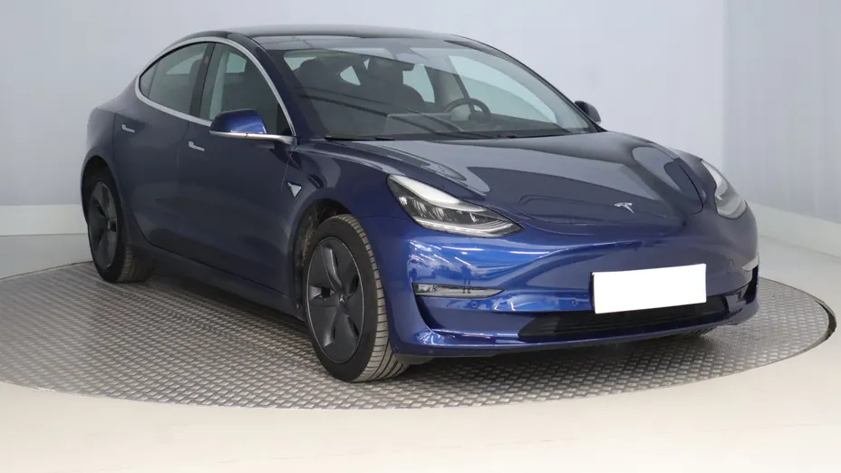 Tesla Model 3 -