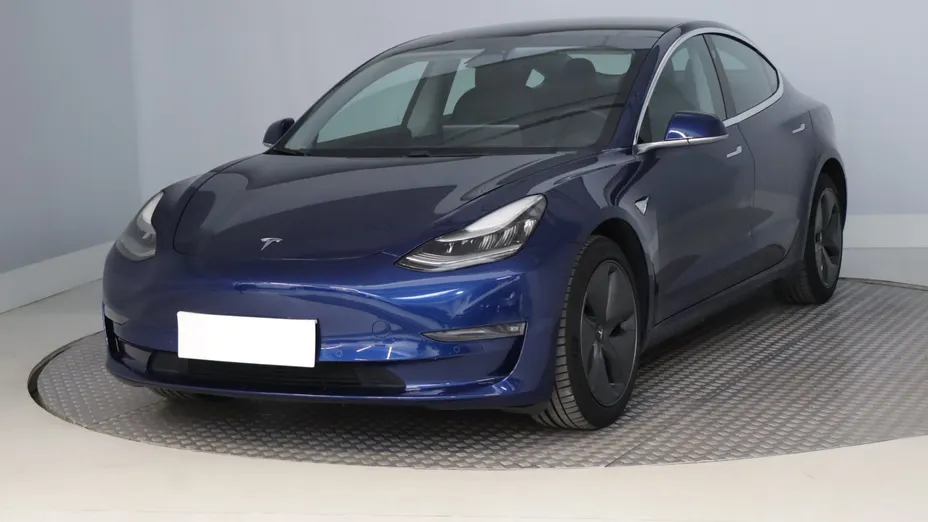 Tesla Model 3 -