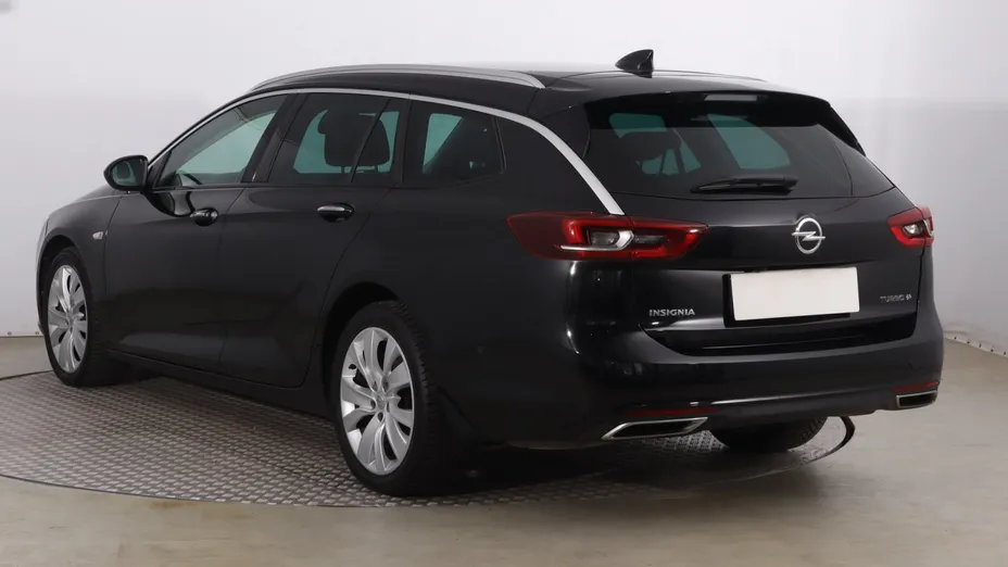 Opel Insignia -