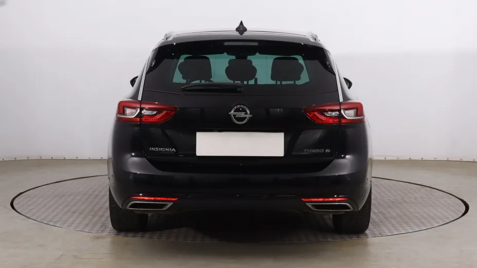 Opel Insignia -