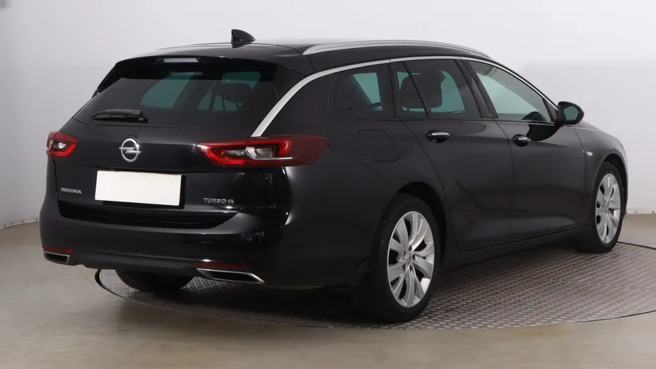 Opel Insignia -