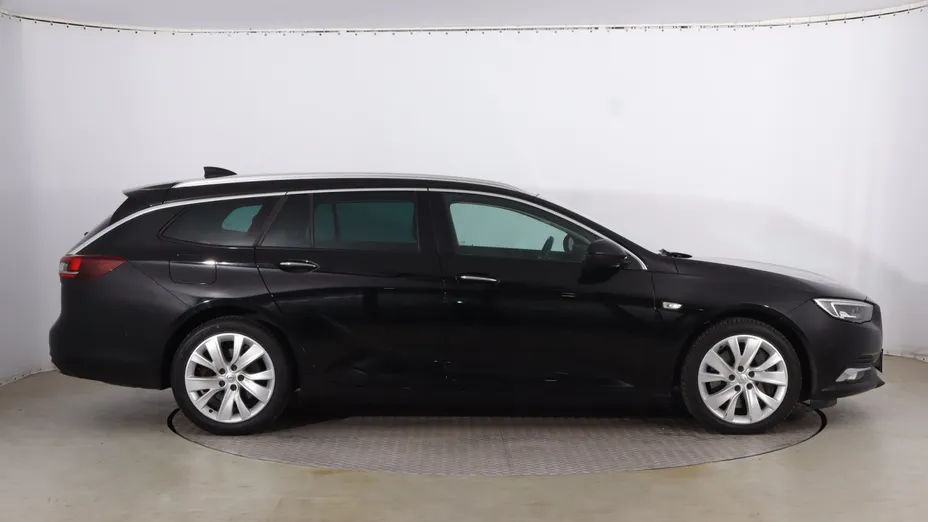 Opel Insignia -