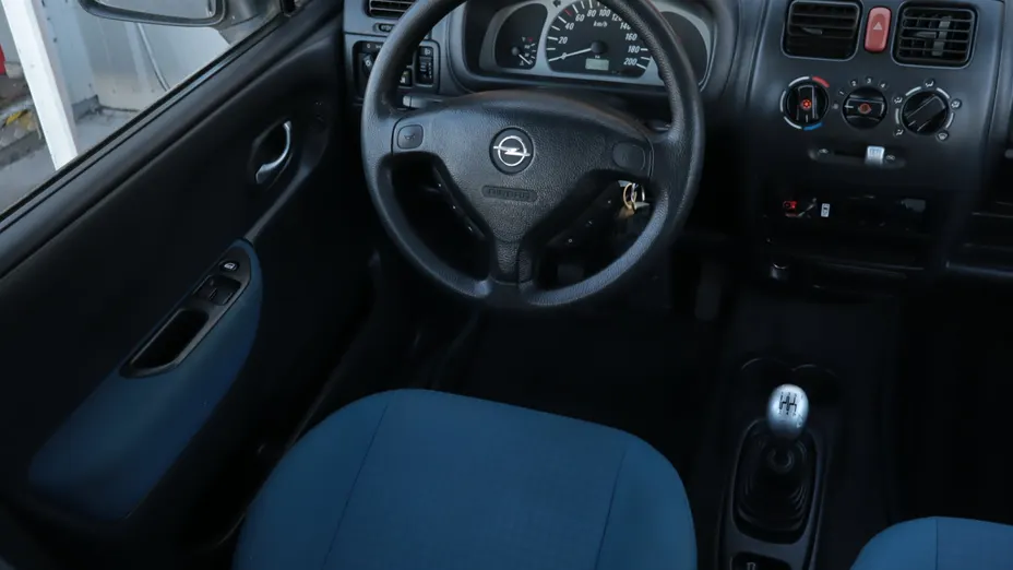 Opel Agila -