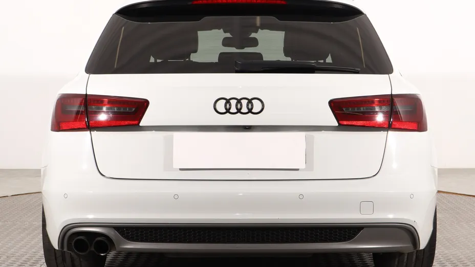 Audi A6 -