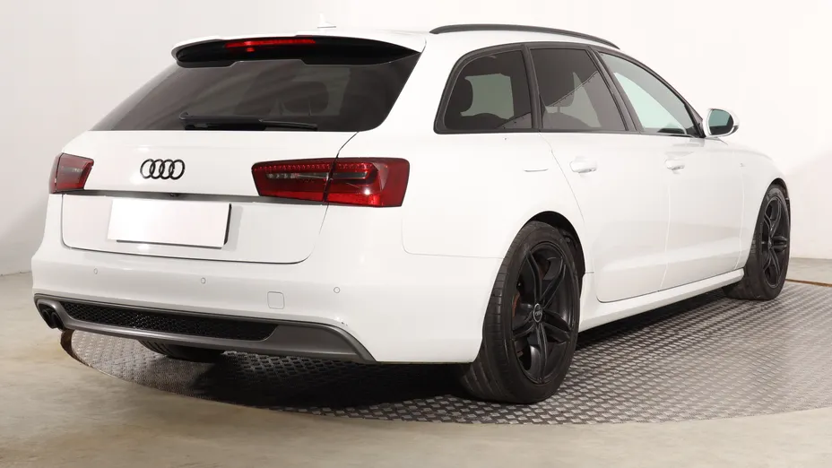 Audi A6 -