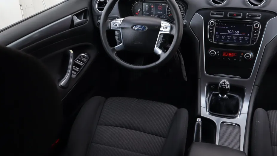 Ford Mondeo -