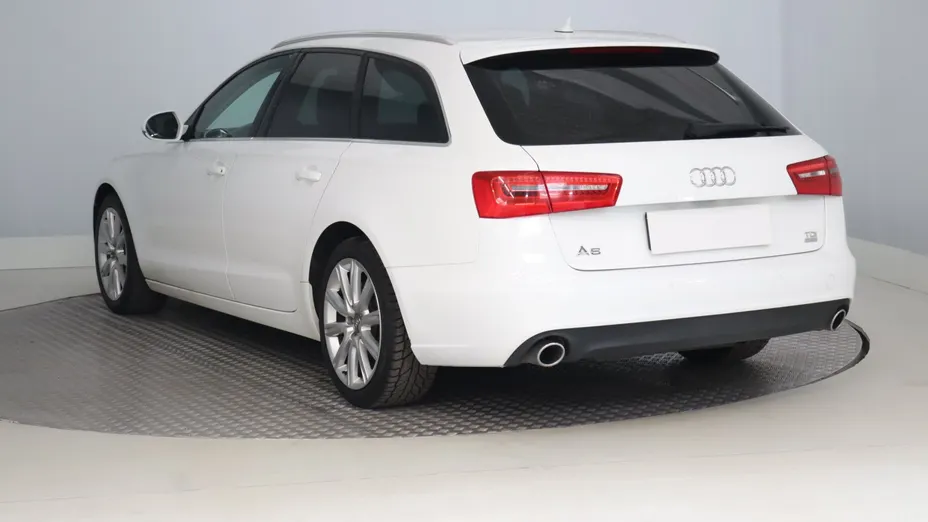 Audi A6 -