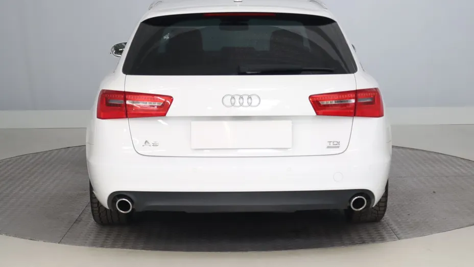 Audi A6 -