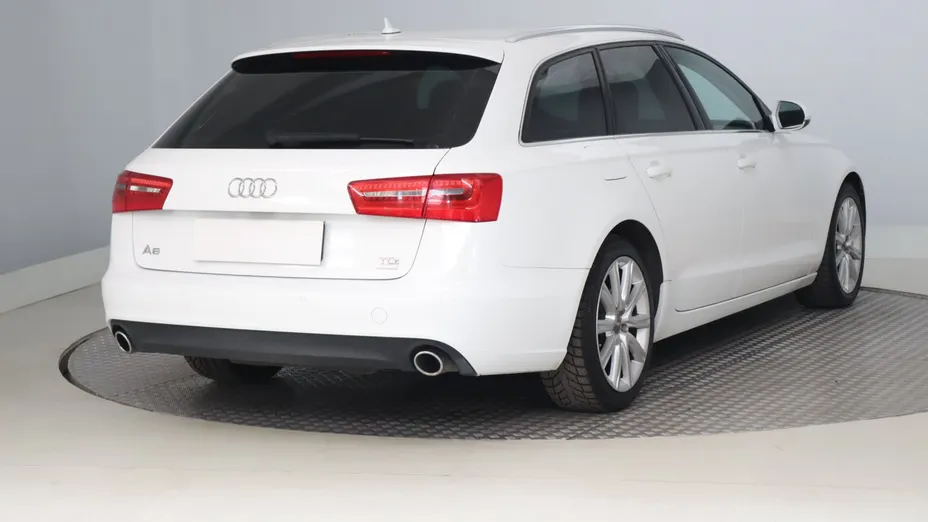 Audi A6 -