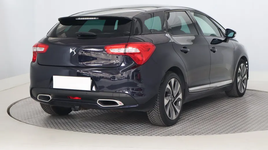 DS 5 -