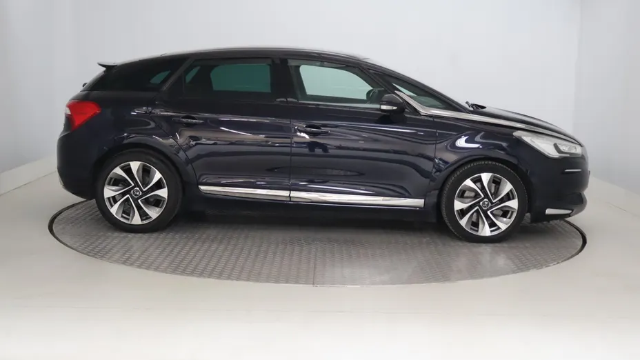 DS 5 -