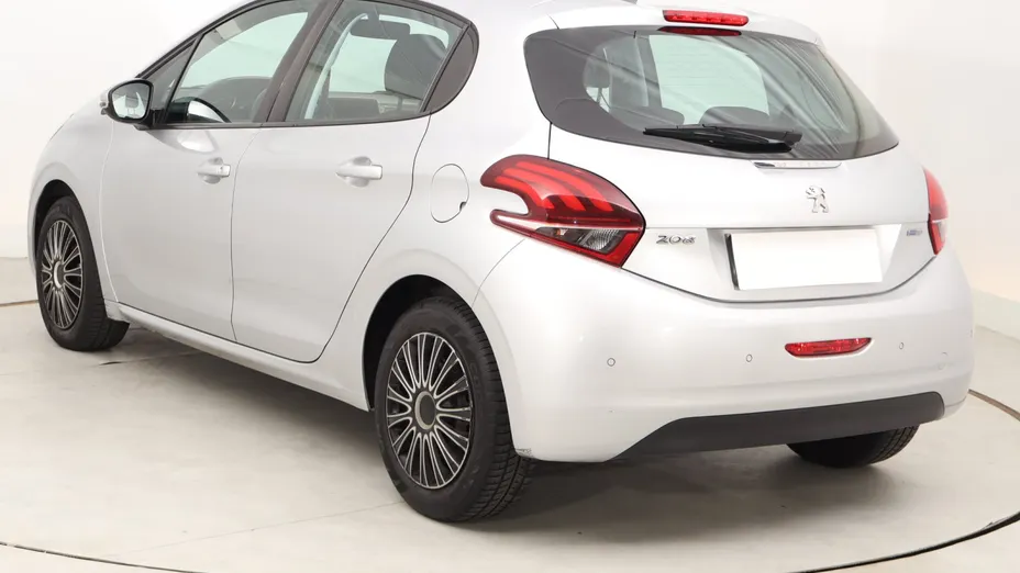 Peugeot 208 -