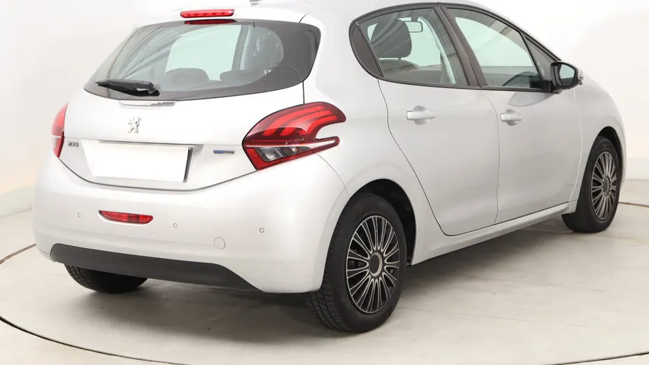 Peugeot 208 -