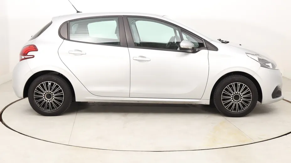 Peugeot 208 -