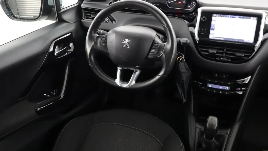 Peugeot 208 -