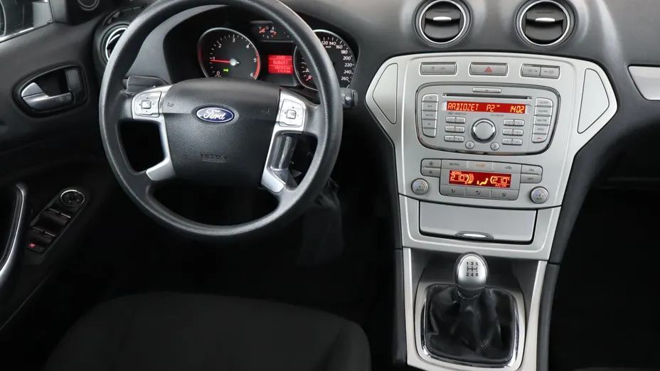 Ford Mondeo -