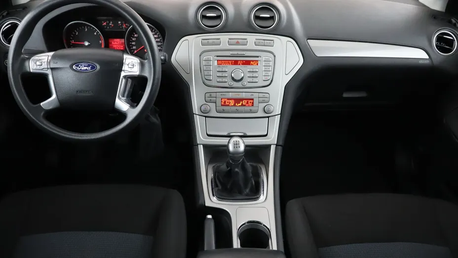 Ford Mondeo -
