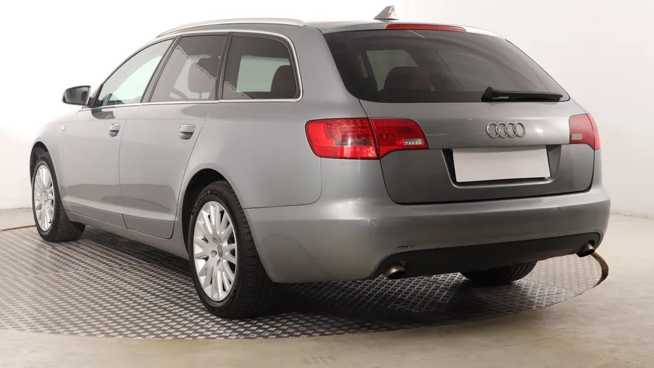 Audi A6 -
