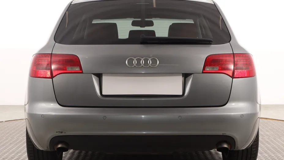 Audi A6 -