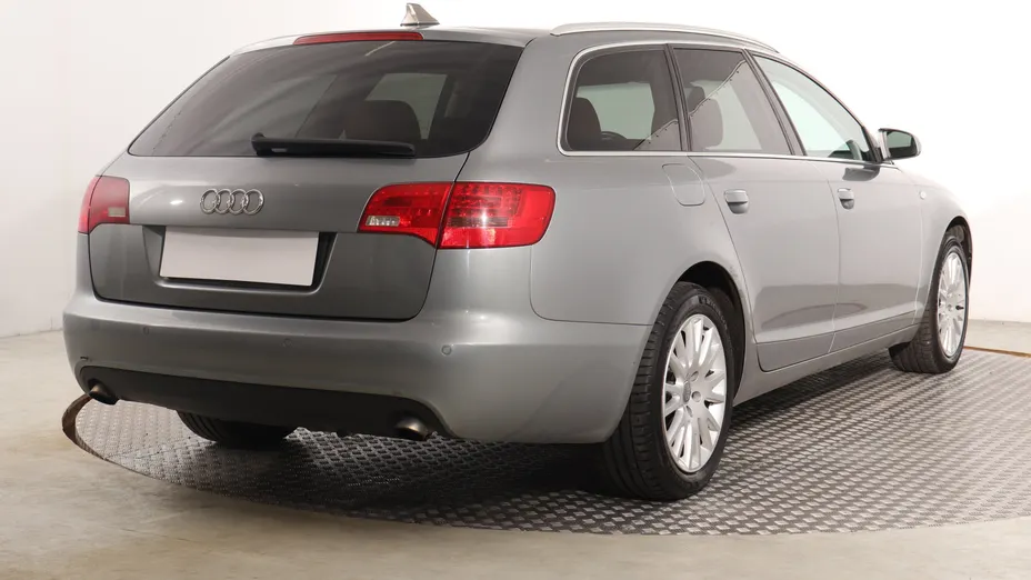 Audi A6 -