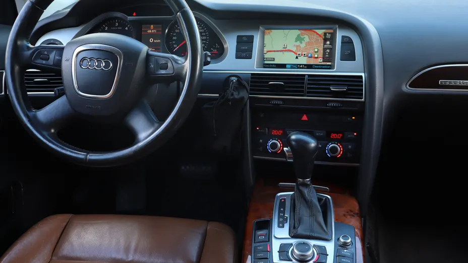 Audi A6 -