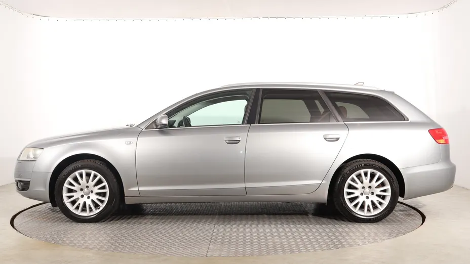 Audi A6 -