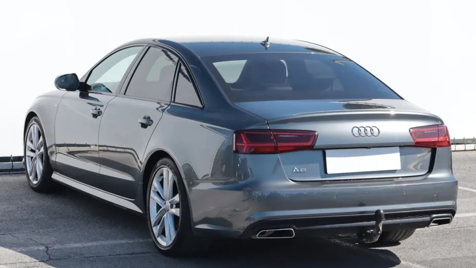 Audi A6 -