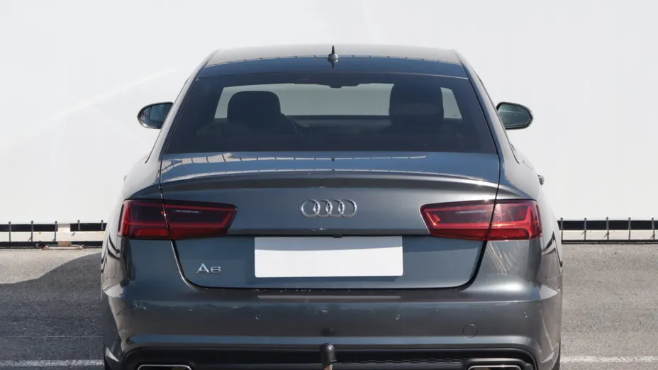 Audi A6 -