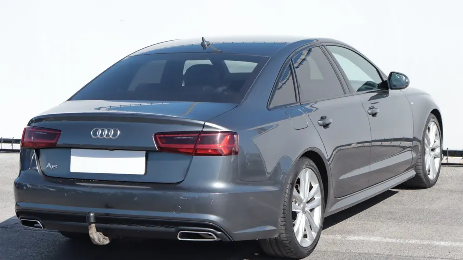 Audi A6 -
