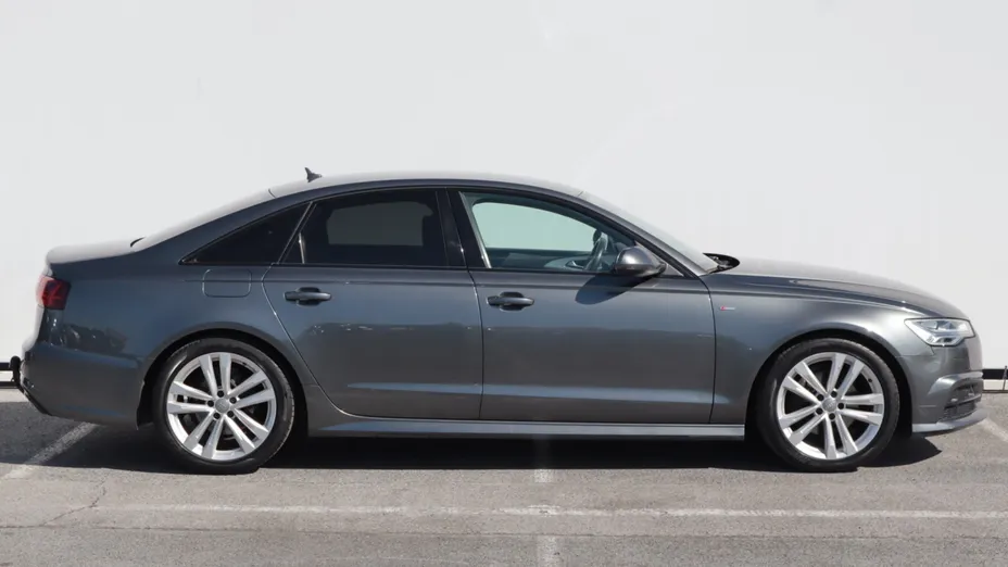 Audi A6 -
