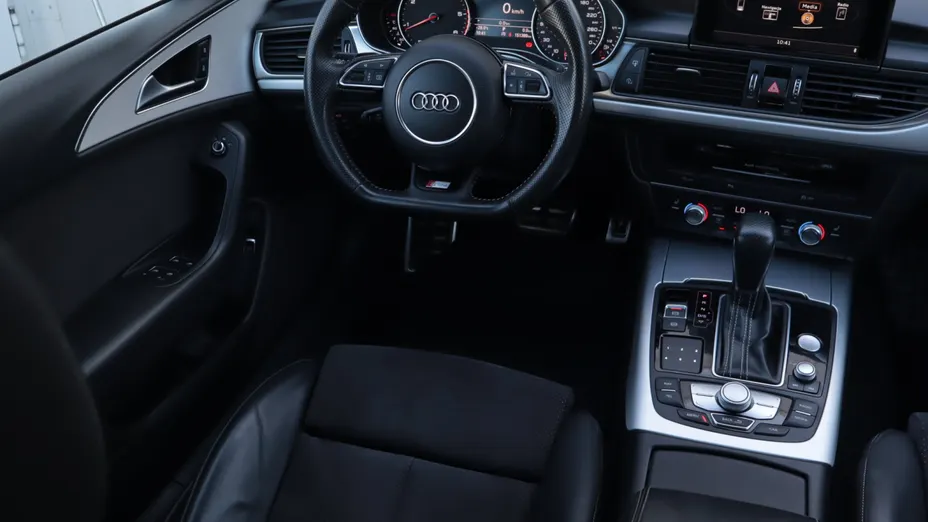 Audi A6 -