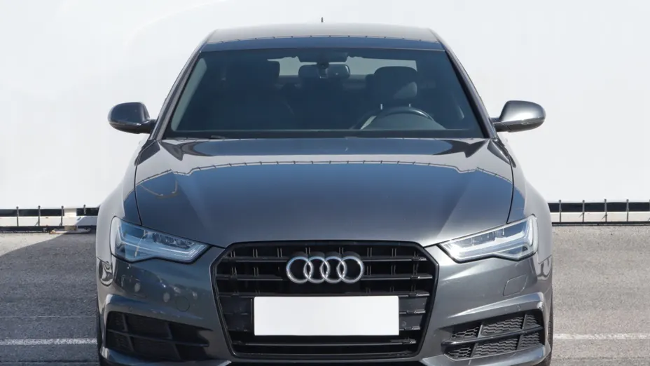 Audi A6 -