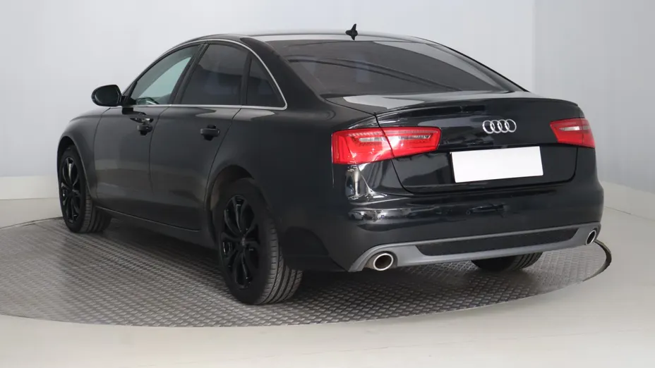 Audi A6 -