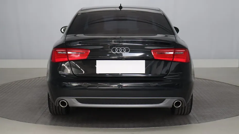 Audi A6 -