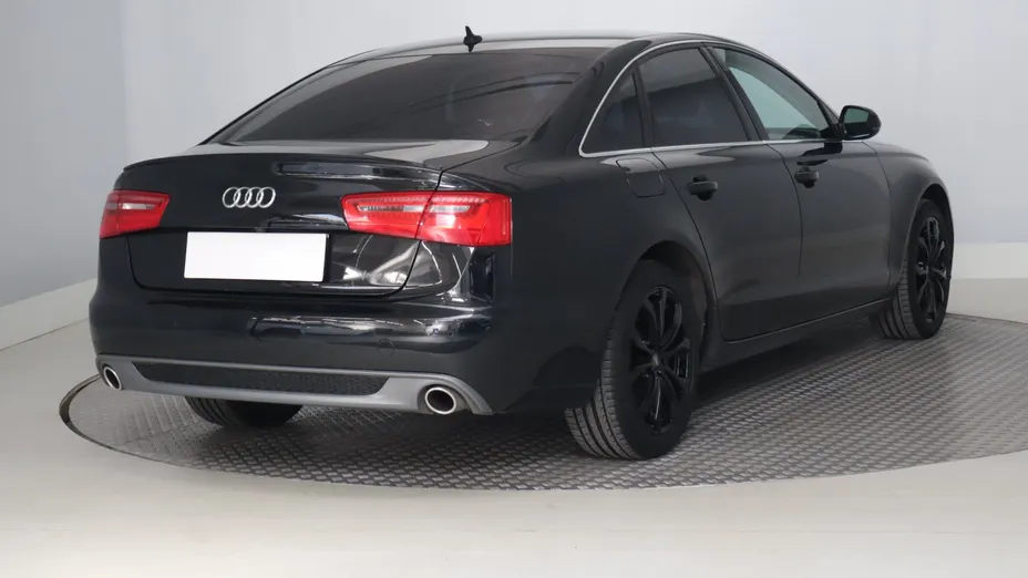 Audi A6 -