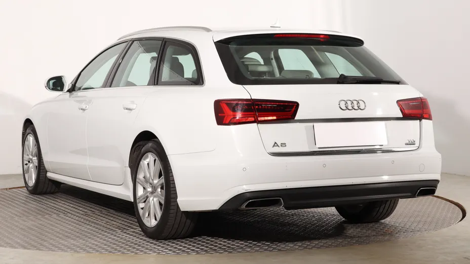 Audi A6 -