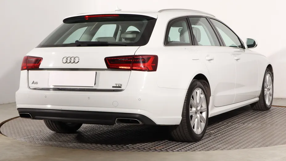 Audi A6 -