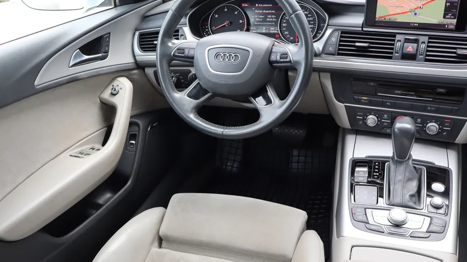 Audi A6 -