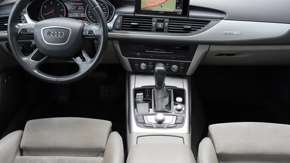 Audi A6 -