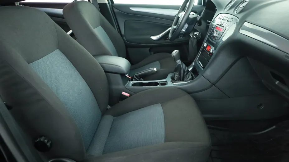 Ford Mondeo -