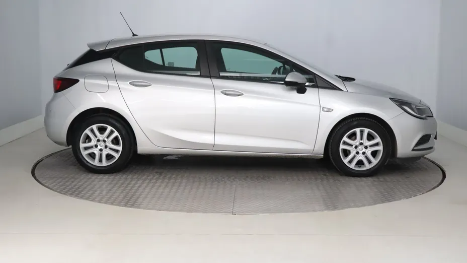 Opel Astra -