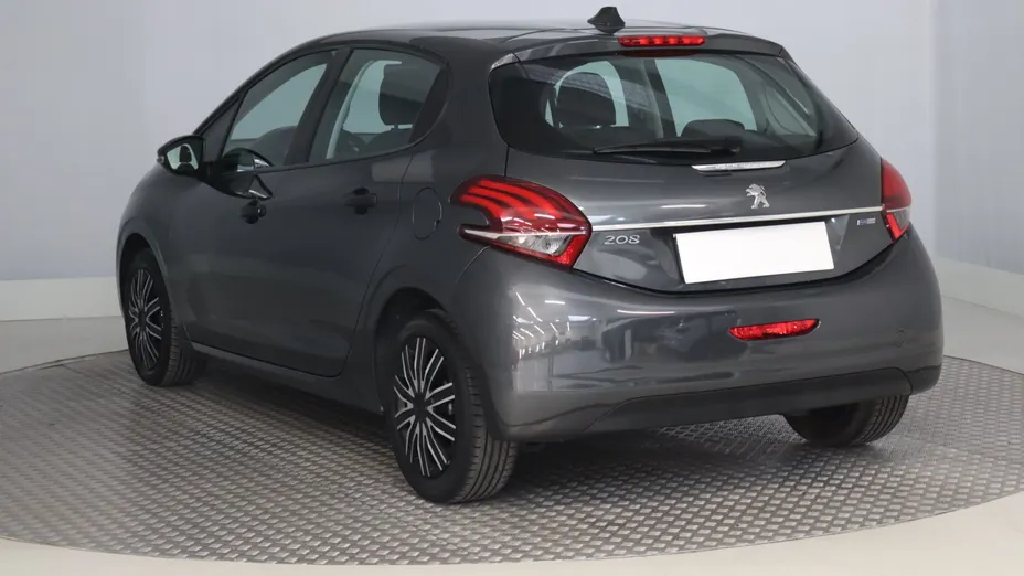 Peugeot 208 -