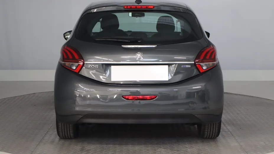 Peugeot 208 -