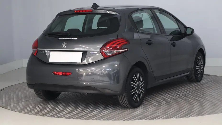 Peugeot 208 -