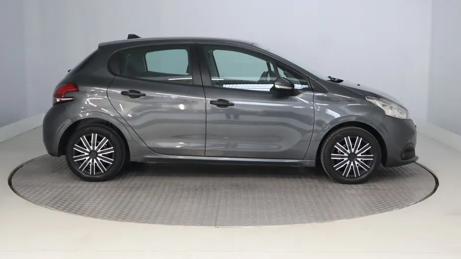 Peugeot 208 -