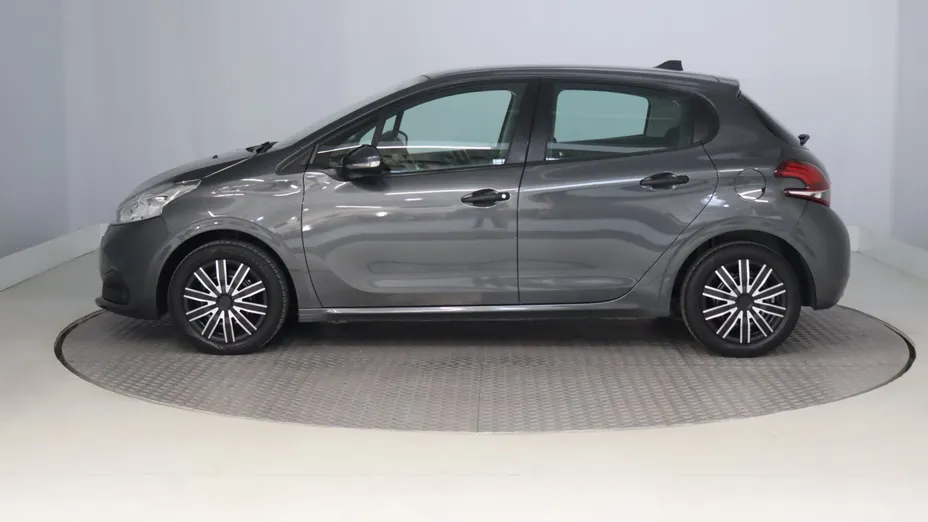 Peugeot 208 -