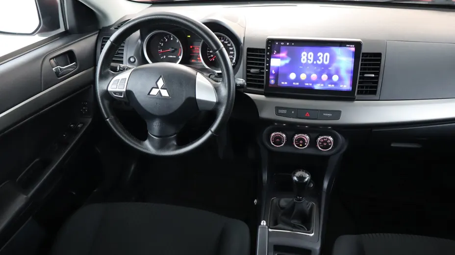 Mitsubishi Lancer -